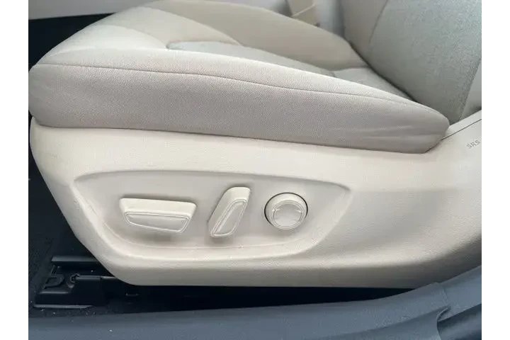 $26378 : Toyota Camry Hybrid 2024 LE image 10