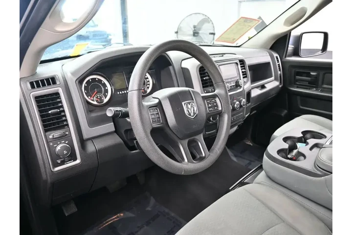 $17111 : Ram 1500 2018 4x2 Express 4d image 10