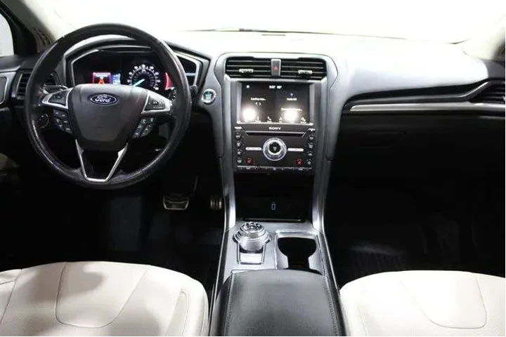 $16982 : Ford Fusion 2018 AWD Titaniu image 2