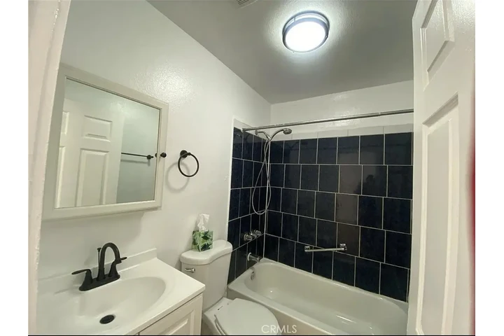 $3500 : Duplex De Renta 90002 image 7
