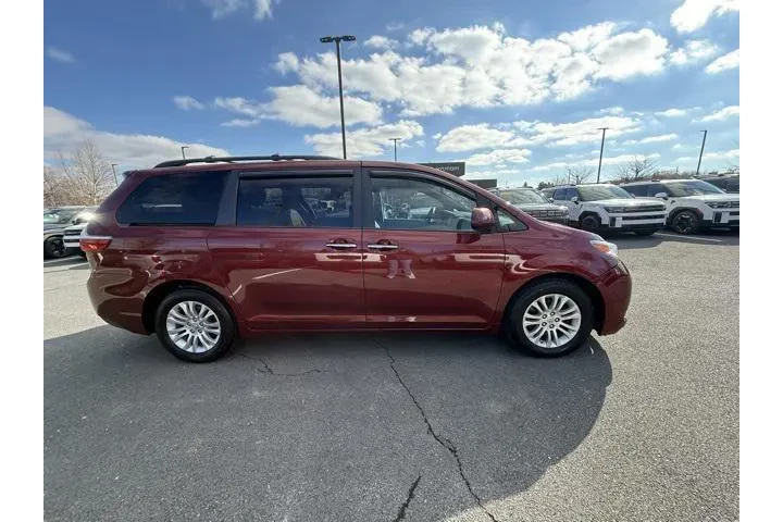 $14995 : Toyota Sienna 2015 Limited P image 2