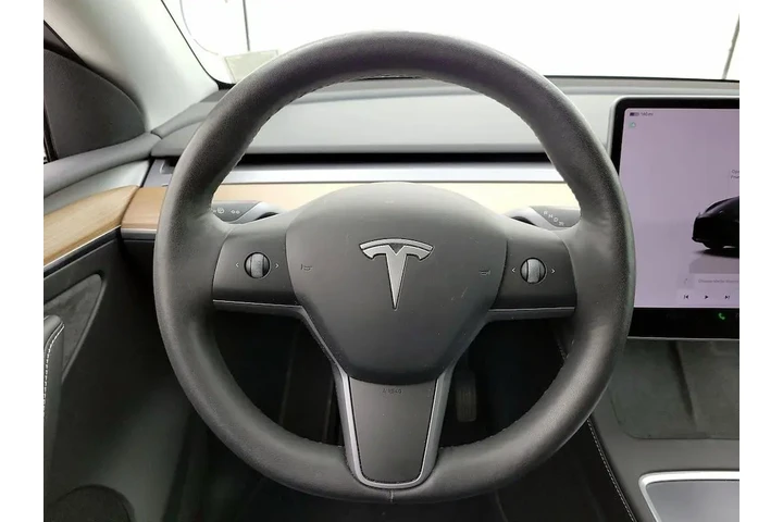 $29998 : Tesla Model Y 2022 AWD Long image 10