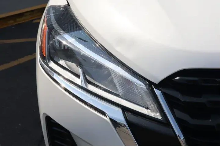 $18550 : Nissan Kicks 2023 SV 4dr Cro image 8