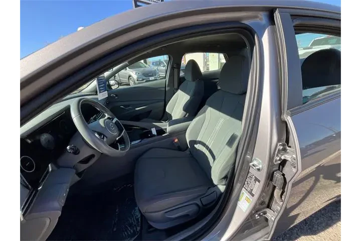 $19333 : Hyundai ELANTRA 2023 SEL 4dr image 10