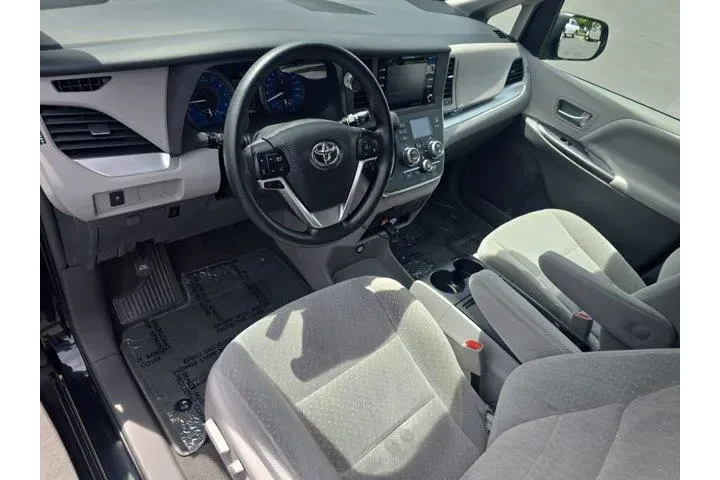 $29995 : Toyota Sienna 2018 LE 7-Pass image 7