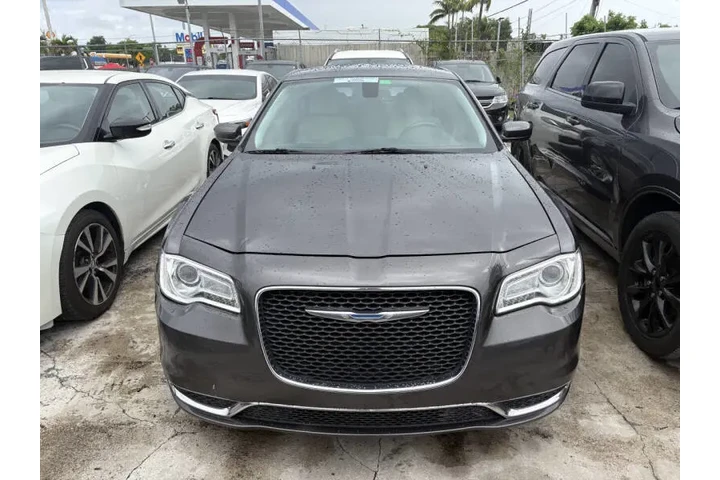 $6850 : 2017 300 Limited image 1