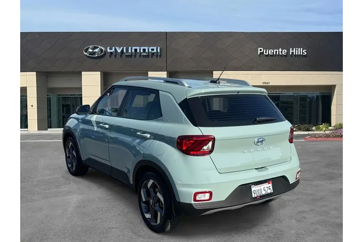 $22908 : Hyundai VENUE 2025 SEL 4dr C image 4