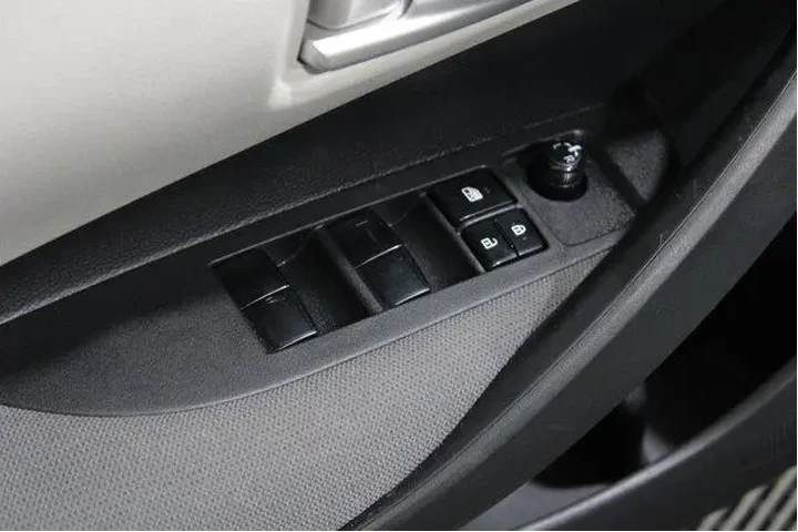 $17989 : Toyota Corolla 2020 LE 4dr S image 4