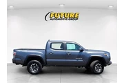 $33988 : Toyota Tacoma 2022 4x4 TRD P thumbnail