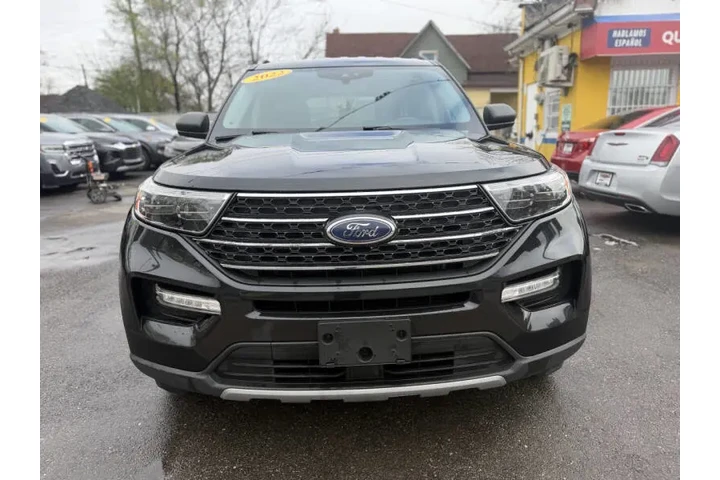 2022 Explorer XLT image 3