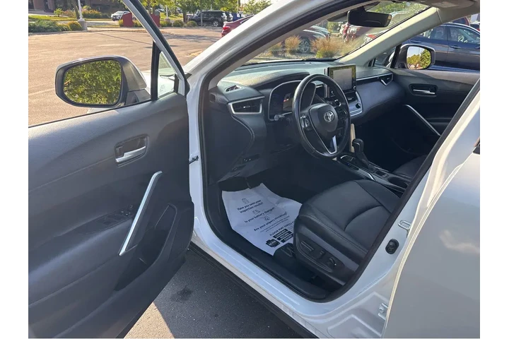 $30000 : Gold Certified2022 Corolla Cr image 2
