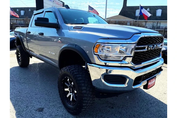 2019 RAM 2500 Tradesman Crew image 3