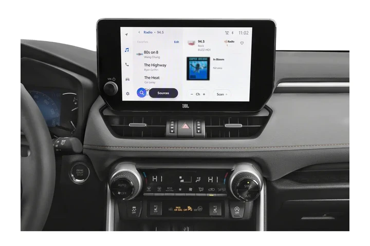 Toyota RAV4 2024 XLE Premium image 7