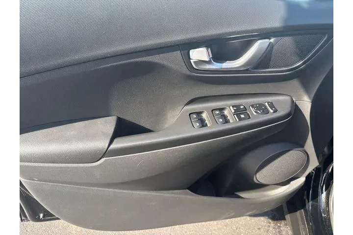 $21905 : Hyundai KONA 2023 AWD SEL 4d image 9