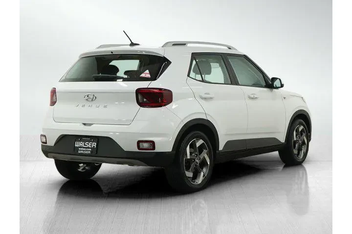 $17998 : Hyundai VENUE 2024 SEL 4dr C image 5