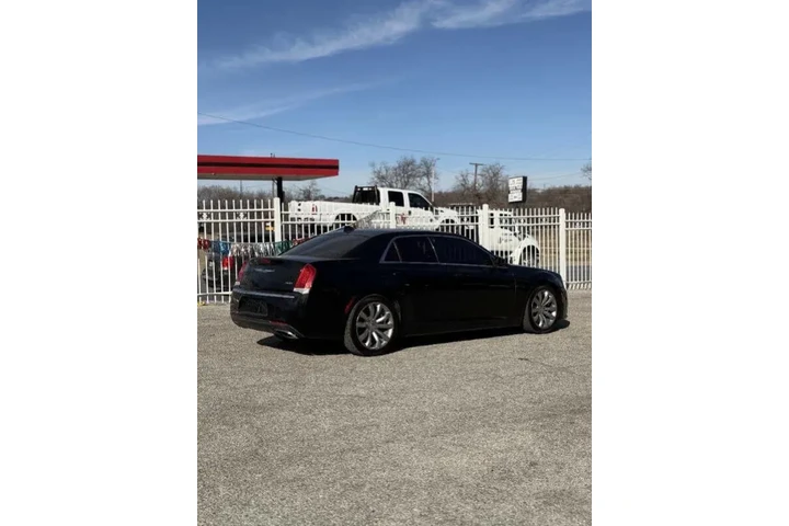 $11900 : 2019 300 Touring image 9