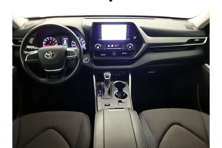 $27998 : Toyota Highlander 2021 LE 4d image 9