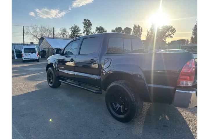 $14999 : 2005 Tacoma V6 image 5