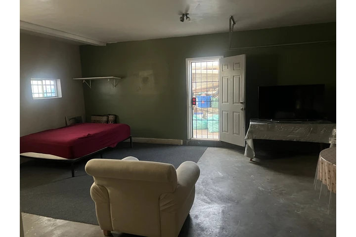 $1600 : Rento un garage grande image 1