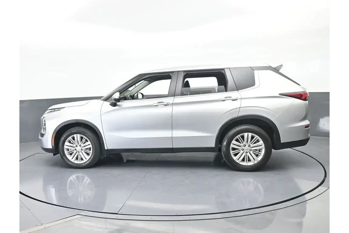 $17996 : Mitsubishi Outlander 2024 ES image 3