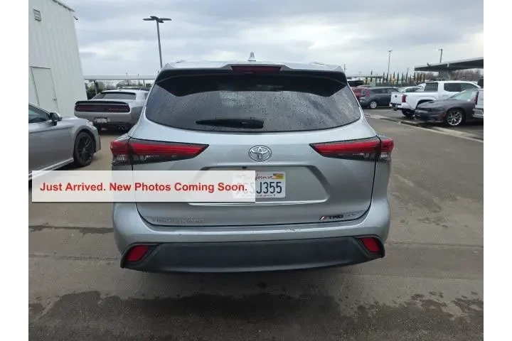 $33900 : Toyota Highlander 2022 XLE 4 image 5