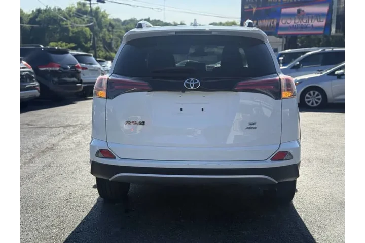 $17995 : 2016 RAV4 SE image 7