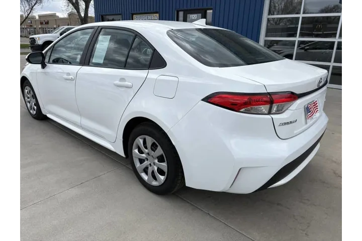 $14990 : 2022 Corolla LE image 9