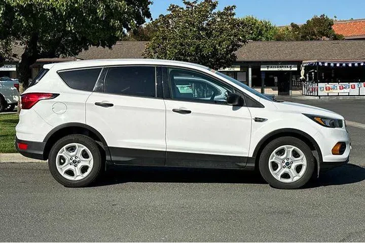 $12209 : Ford Escape 2019 S 4dr SUV image 7