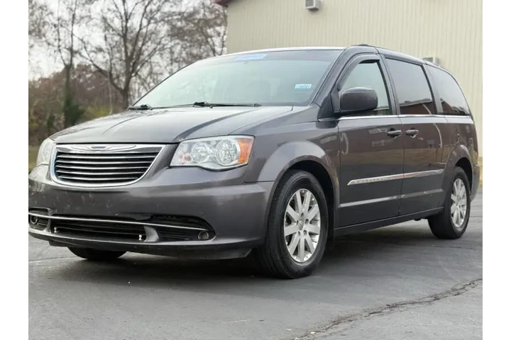 $6999 : 2016 Town and Country Touring image 3