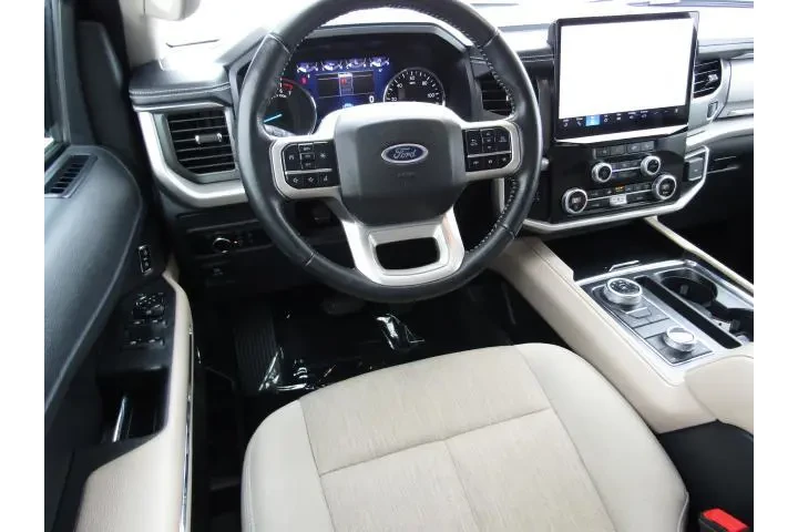 $32688 : Ford Expedition 2024 4x4 XLT image 2