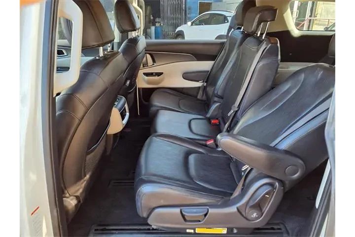 $28603 : Kia Carnival 2023 LX 4dr Min image 8