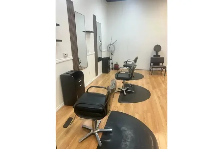 SALON DE BELLEZA TODO EQUIPADO image 1