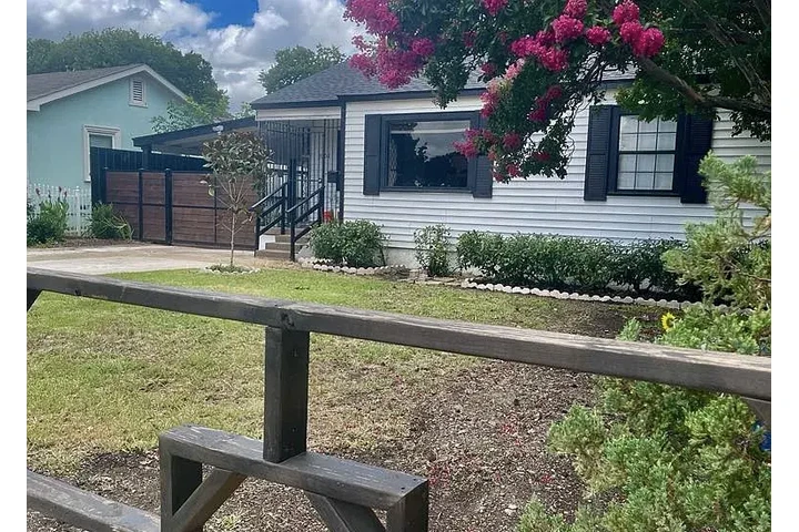 $1450 : HOUSE RENT AVAILABLE DALLAS TX image 2