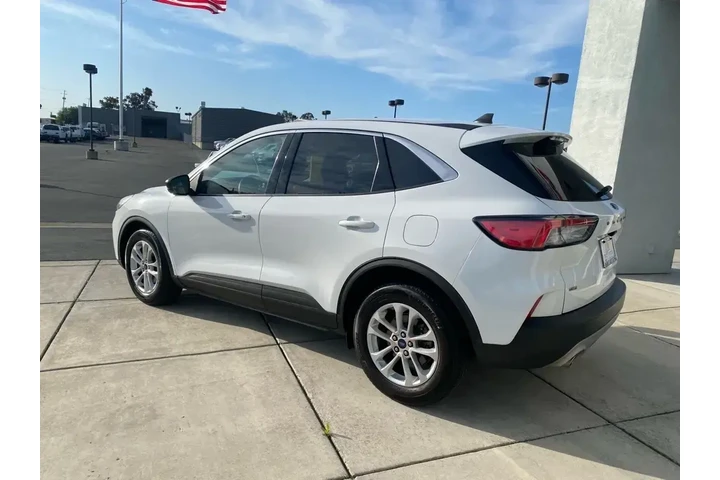 $19388 : Ford Escape 2022 SE 4dr SUV image 5