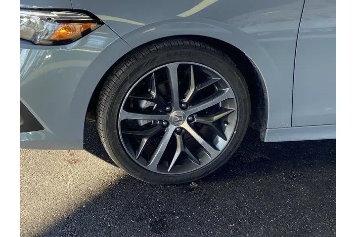 $21370 : Honda Civic 2024 Touring 4dr image 9