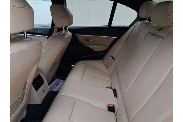 $10700 : BMW 3 Series 330i image 5