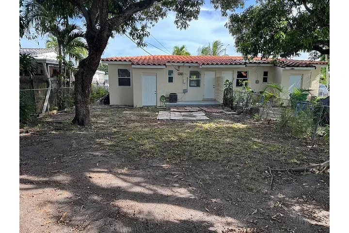 $2000 : 2bed available now image 6