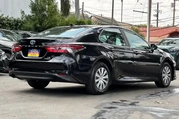 $24599 : Toyota Camry Hybrid 2022 LE thumbnail