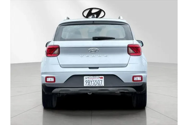 $18689 : Hyundai VENUE 2022 SEL 4dr C image 4