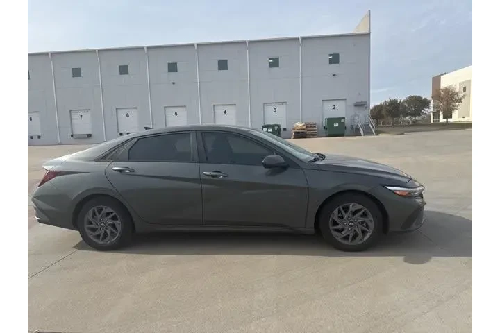 $18896 : Hyundai ELANTRA 2024 SEL 4dr image 4