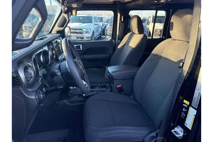 $33900 : Jeep Wrangler 2023 4x4 Sahar image 10