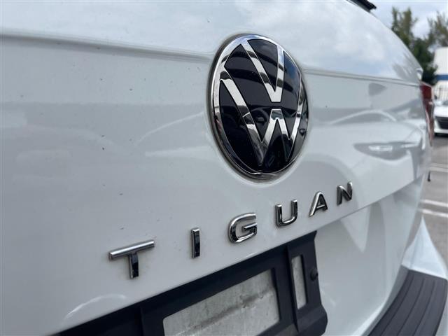 $27995 : 2022 Volkswagen Tiguan image 1