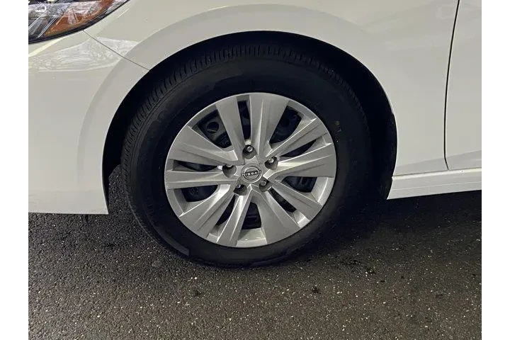 Nissan Sentra 2025 S 4dr Sed image 9