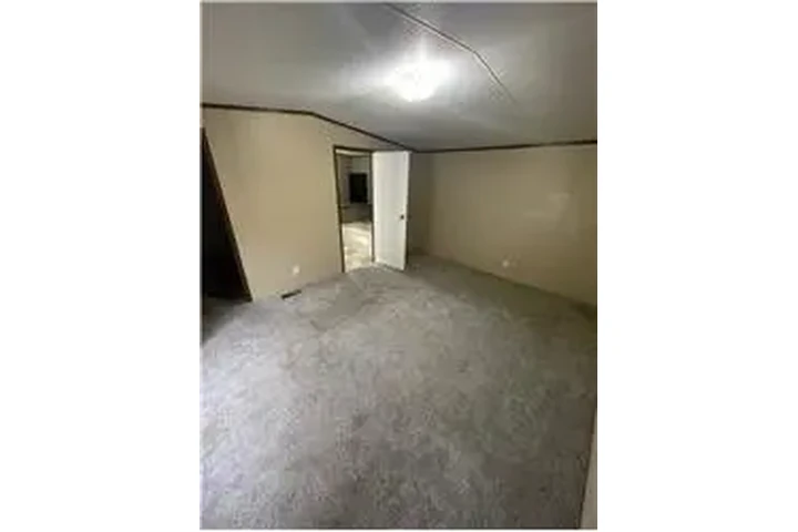 $1100 : Rental property with 3 bedro image 8