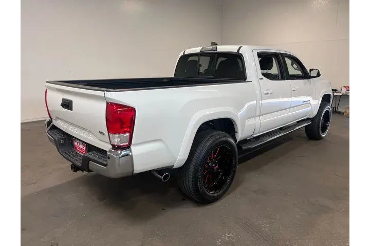 $29402 : Toyota Tacoma 2017 image 3