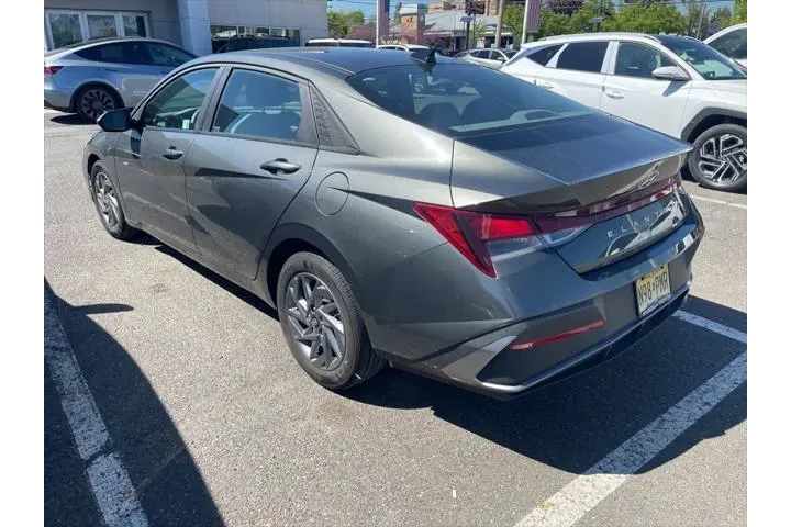 $19995 : Hyundai ELANTRA 2024 SEL 4dr image 4
