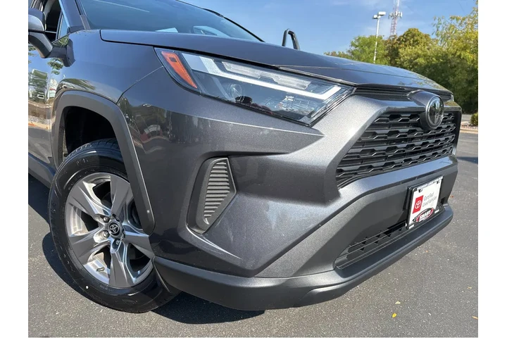 $30000 : Gold Certified2022 RAV4 XLE image 7