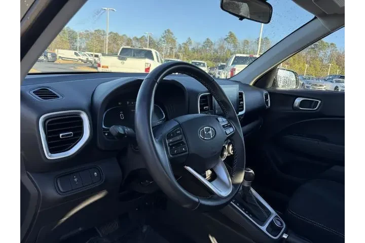 $19398 : Hyundai VENUE 2025 SEL 4dr C image 10