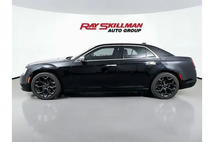 $18975 : Chrysler 300 2019 Limited 4d image 4