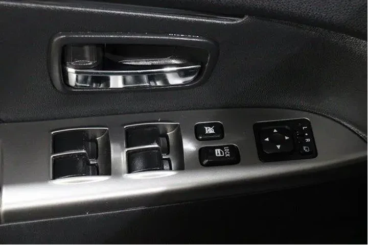 $25983 : Mitsubishi Outlander Sport 2 image 7